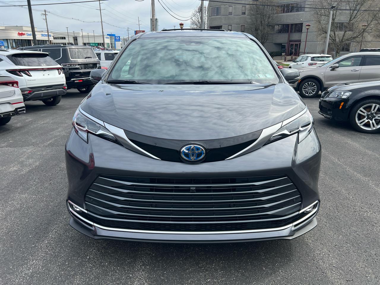 Toyota Sienna Platinum AWD 7-Passenger (Natl) 2025