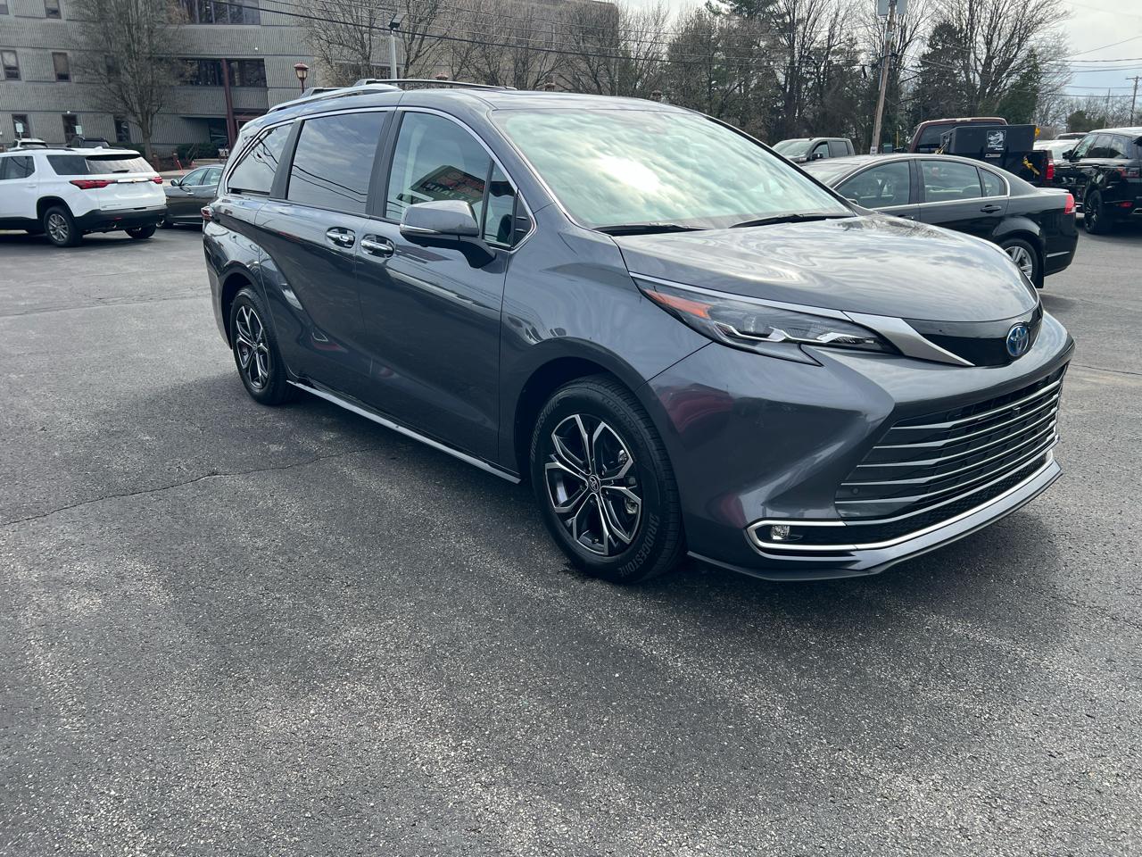 Toyota Sienna Platinum AWD 7-Passenger (Natl) 2025