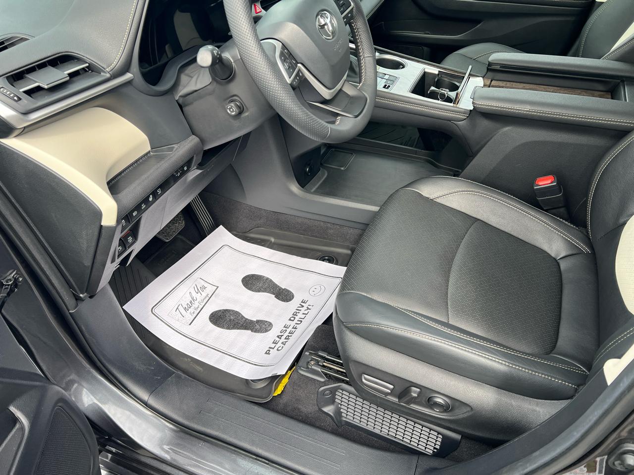 Toyota Sienna Platinum AWD 7-Passenger (Natl) 2025