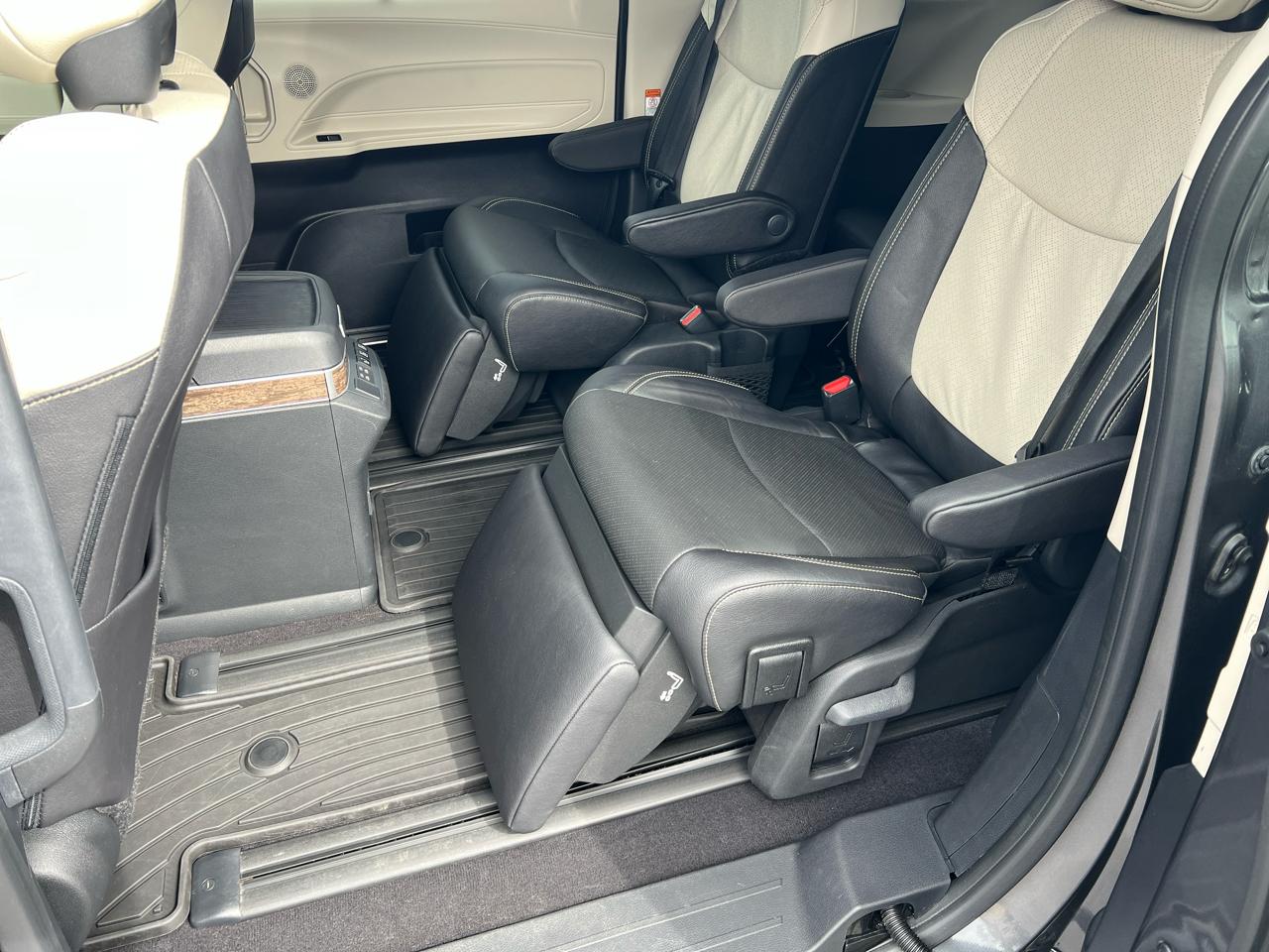 Toyota Sienna Platinum AWD 7-Passenger (Natl) 2025