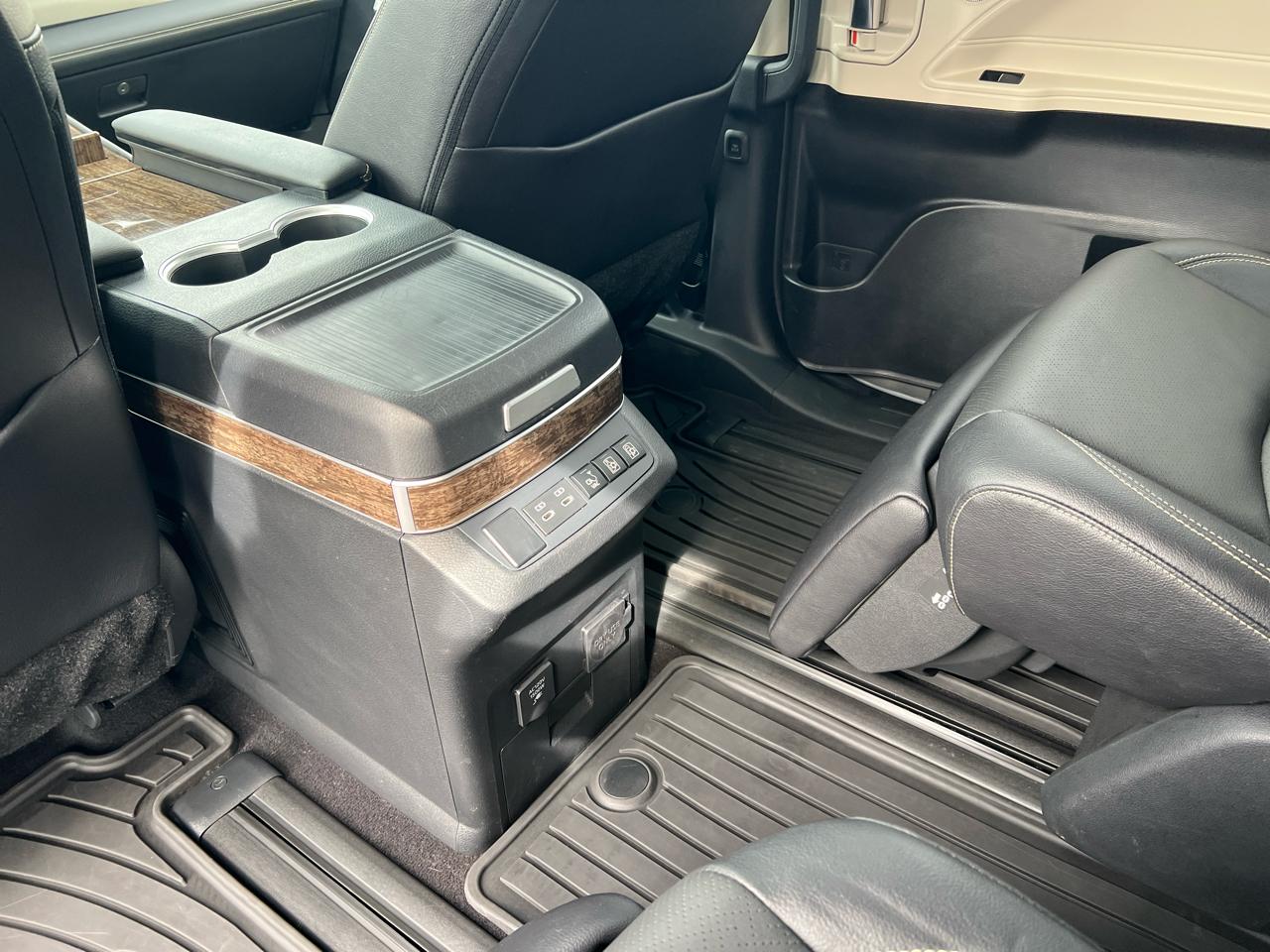 Toyota Sienna Platinum AWD 7-Passenger (Natl) 2025