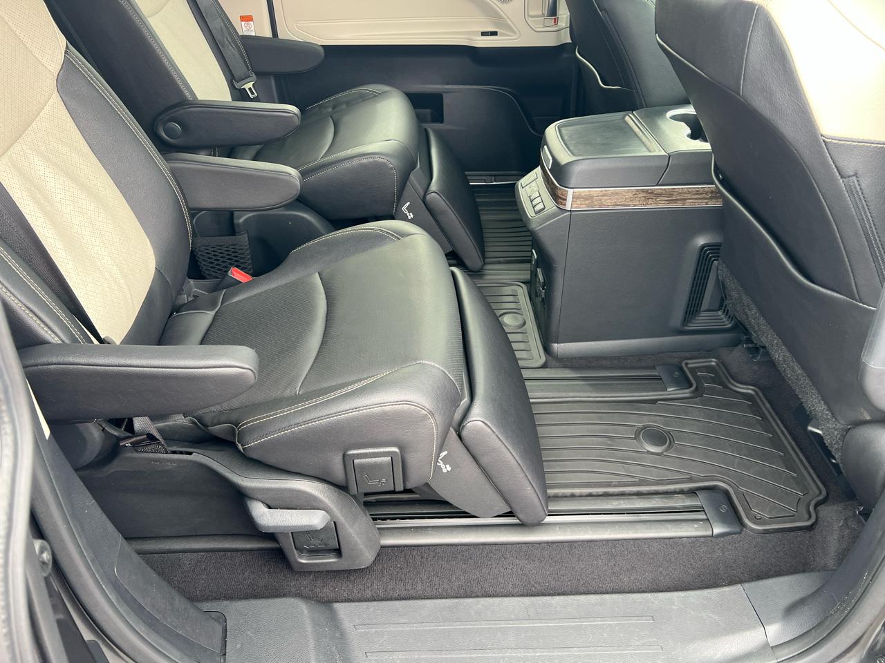 Toyota Sienna Platinum AWD 7-Passenger (Natl) 2025