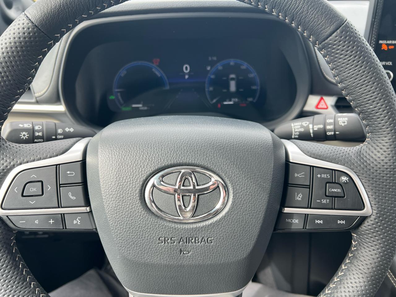 Toyota Sienna Platinum AWD 7-Passenger (Natl) 2025