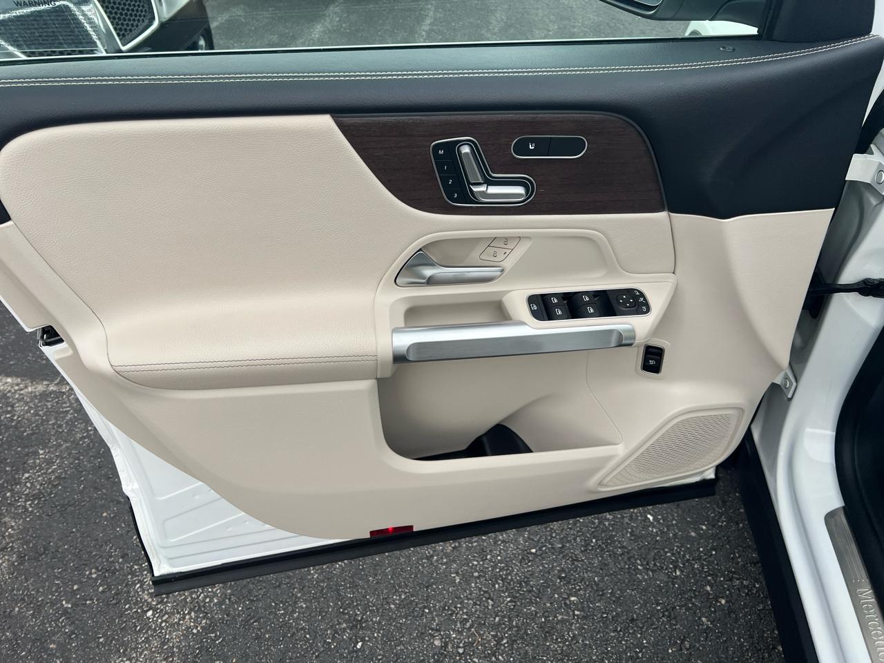 Mercedes-Benz GLB GLB 250 4MATIC SUV 2022