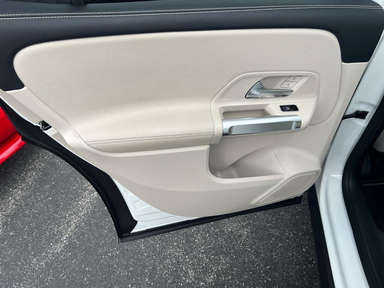 Mercedes-Benz GLB GLB 250 4MATIC SUV 2022