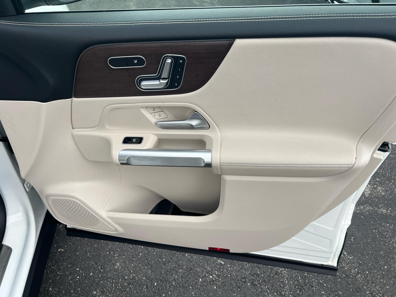 Mercedes-Benz GLB GLB 250 4MATIC SUV 2022