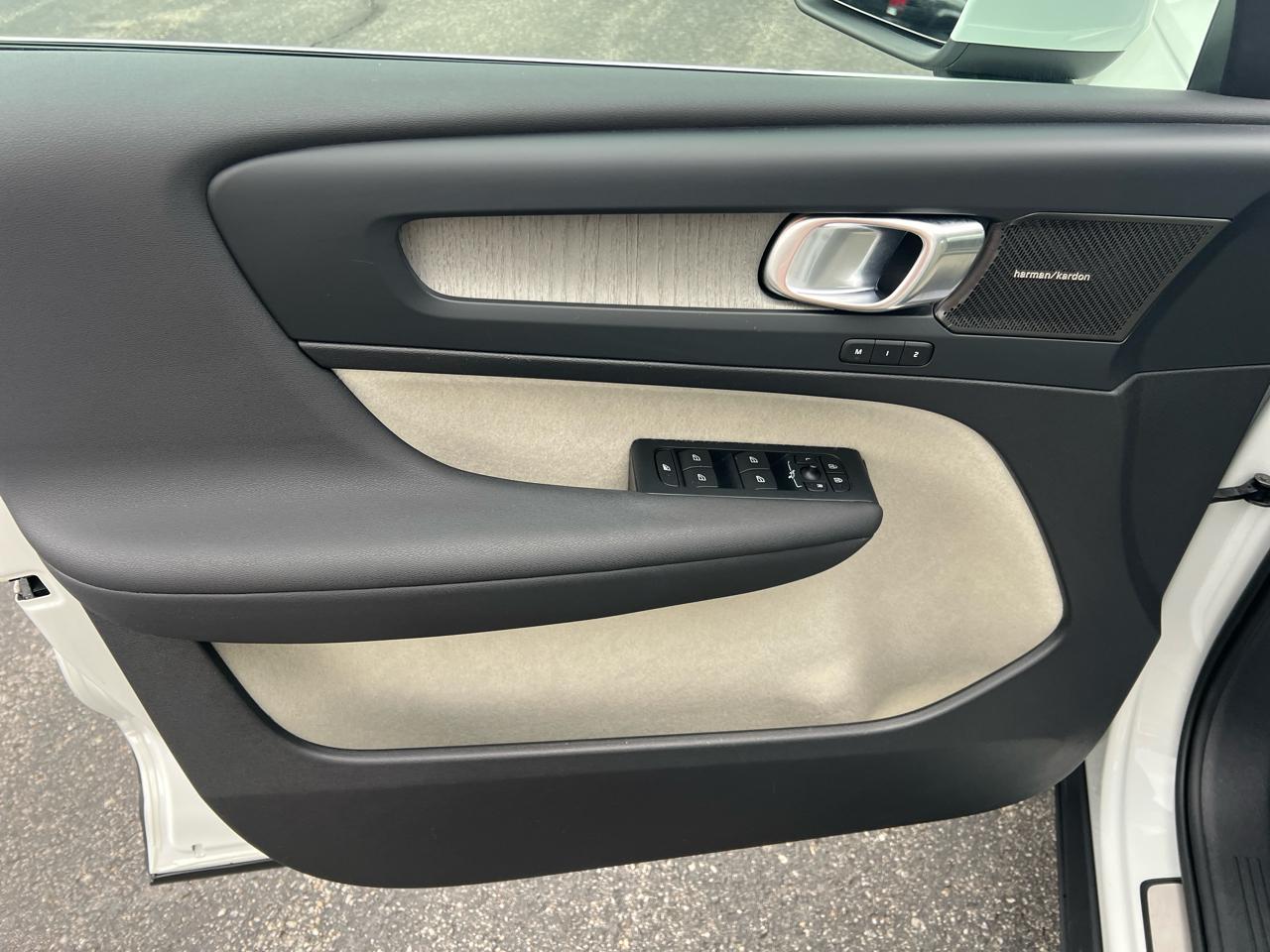 Volvo XC40 B5 AWD Ultimate Bright Theme 2023