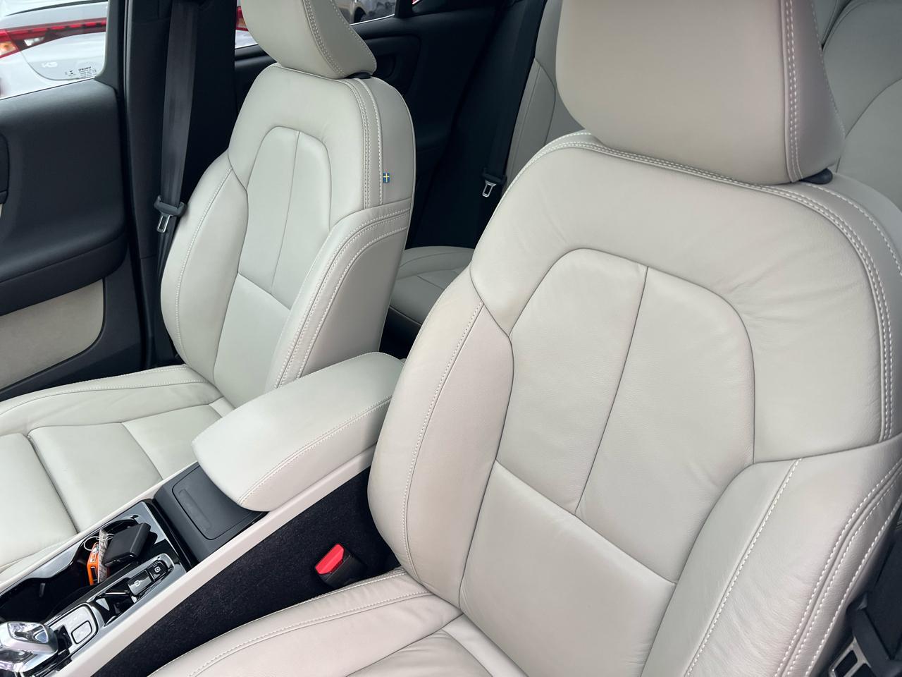 Volvo XC40 B5 AWD Ultimate Bright Theme 2023