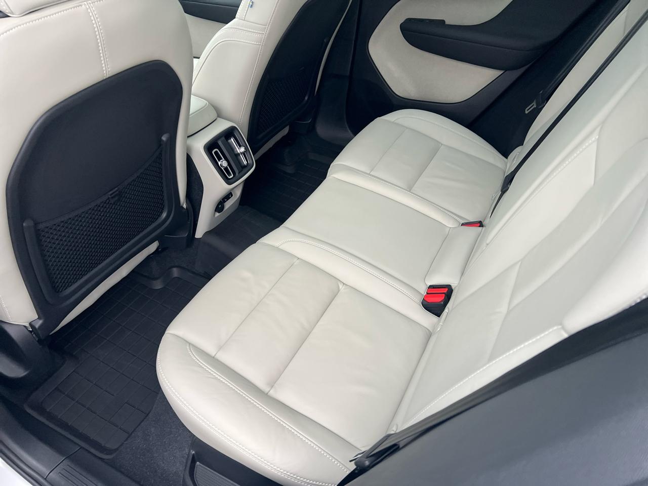 Volvo XC40 B5 AWD Ultimate Bright Theme 2023