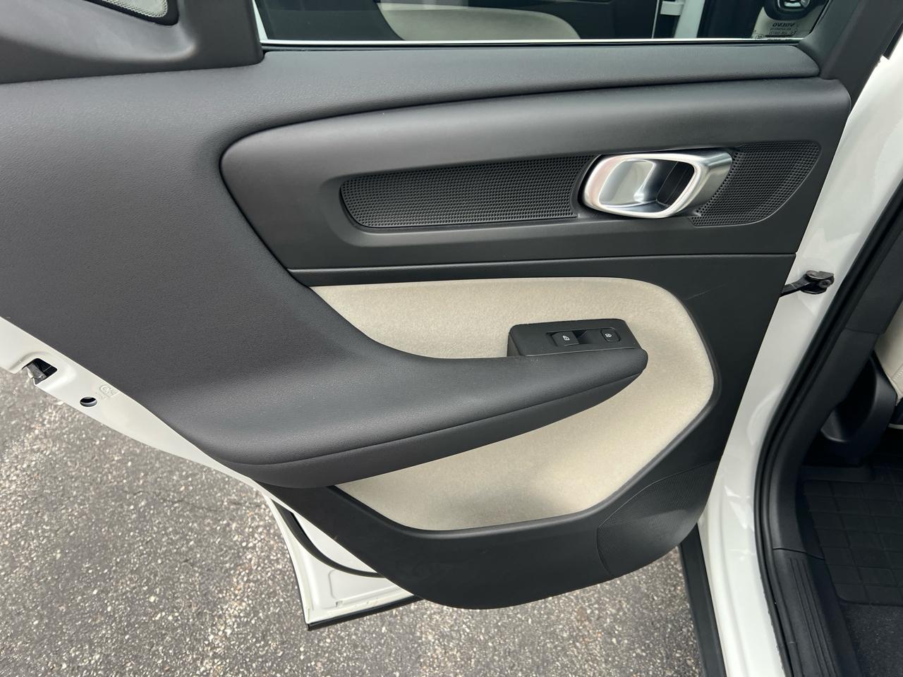 Volvo XC40 B5 AWD Ultimate Bright Theme 2023