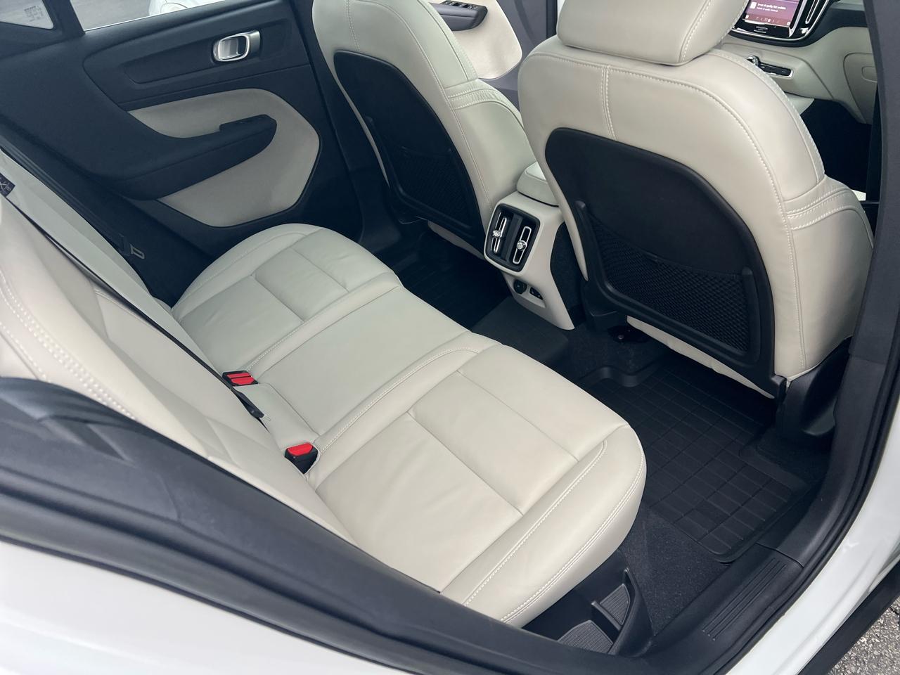 Volvo XC40 B5 AWD Ultimate Bright Theme 2023