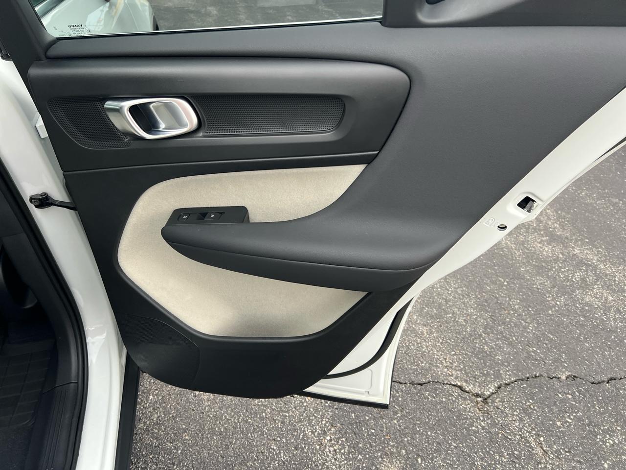 Volvo XC40 B5 AWD Ultimate Bright Theme 2023