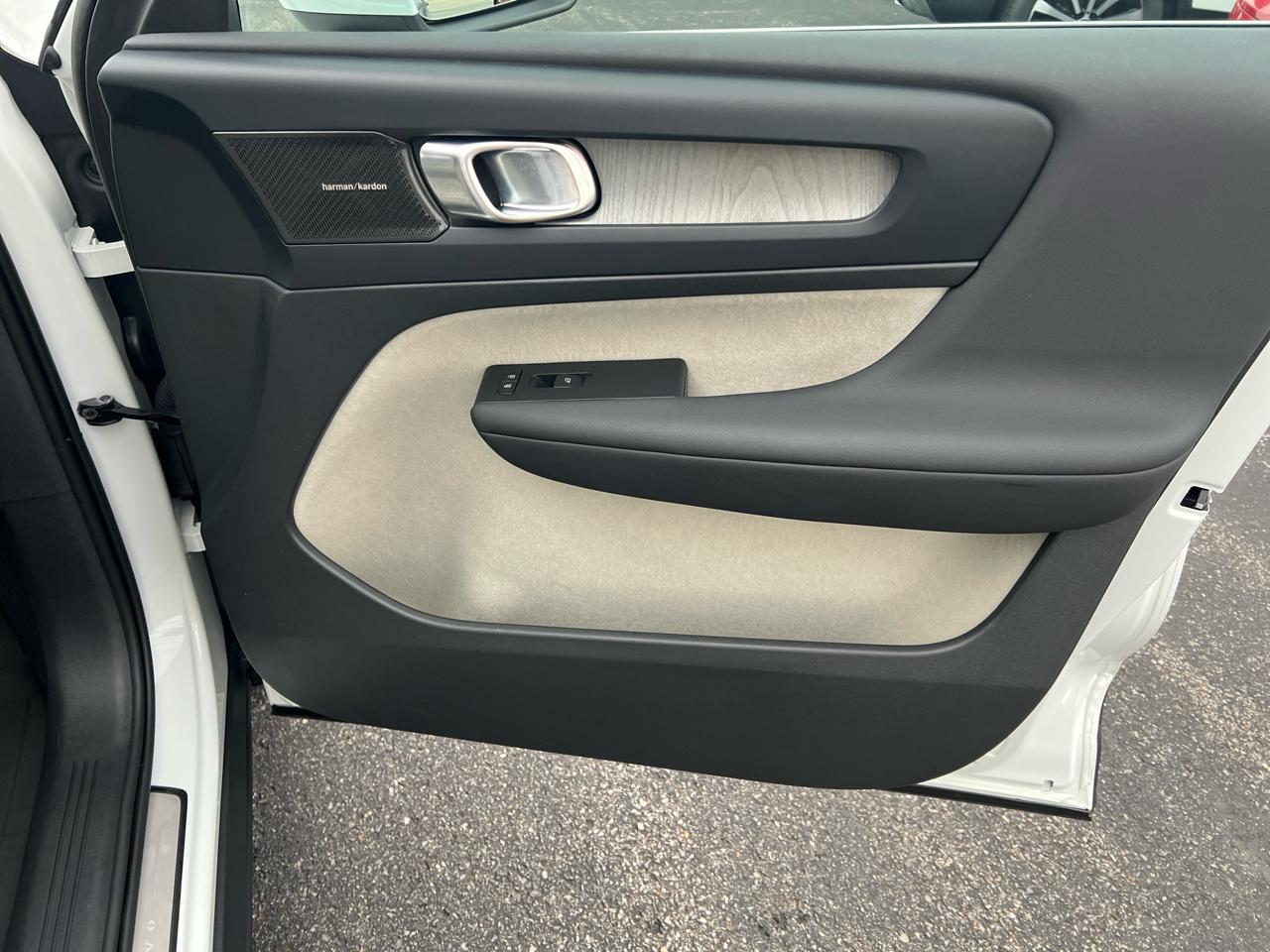 Volvo XC40 B5 AWD Ultimate Bright Theme 2023