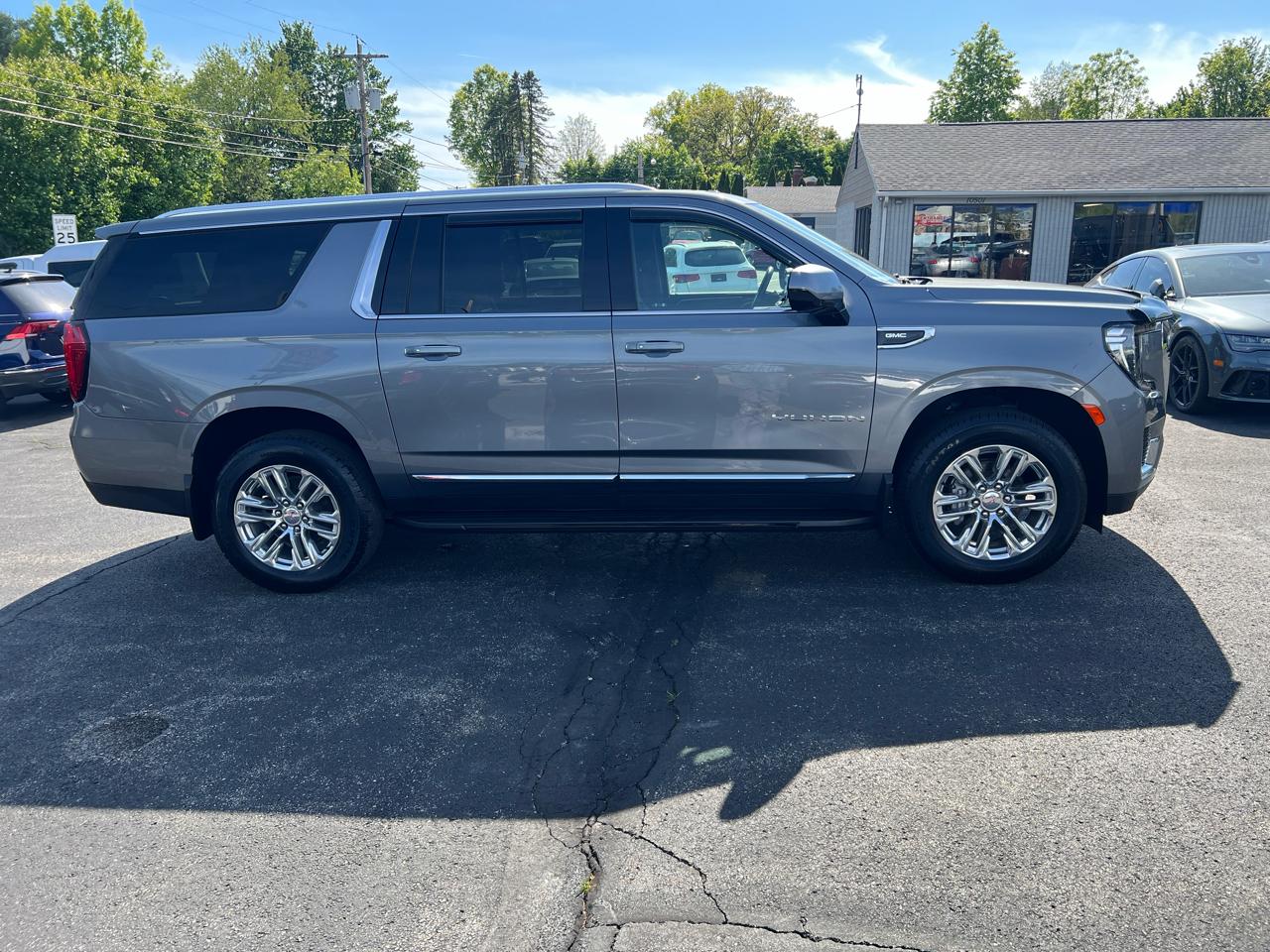 GMC Yukon XL 4WD 4dr SLT 2022