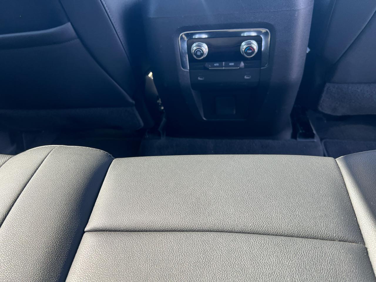 GMC Yukon XL 4WD 4dr SLT 2022