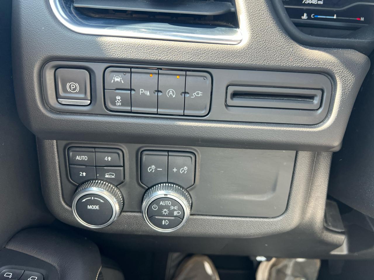 GMC Yukon XL 4WD 4dr SLT 2022