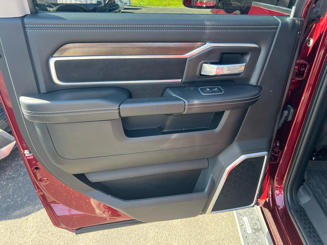 RAM 2500 Laramie 4x4 Crew Cab 6'4" Box 2023