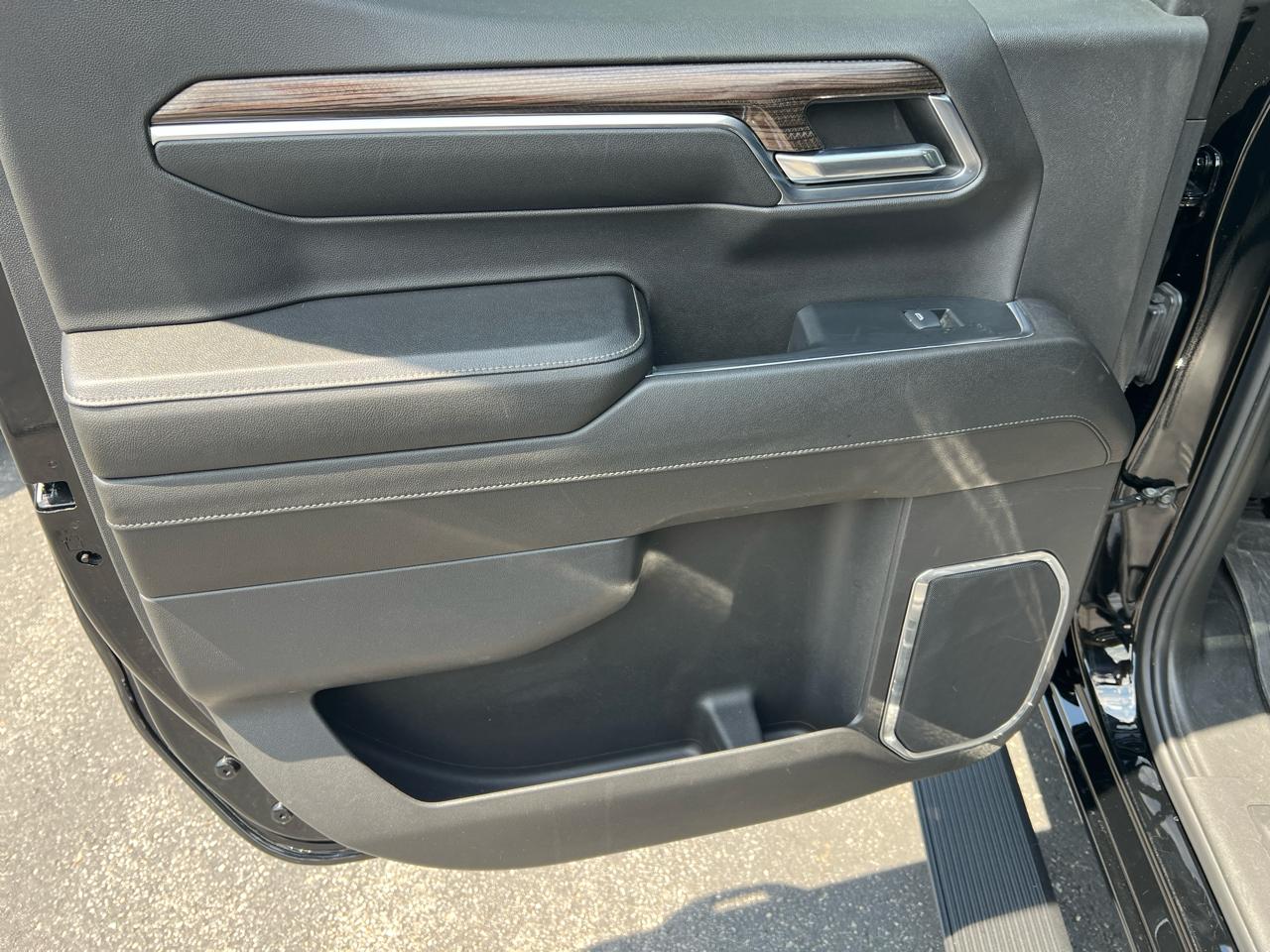Chevrolet Silverado 1500 4WD Crew Cab 147" RST 2024