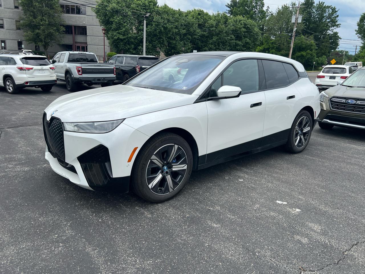 BMW iX xDrive50 Sports Activity Vehicle 2025