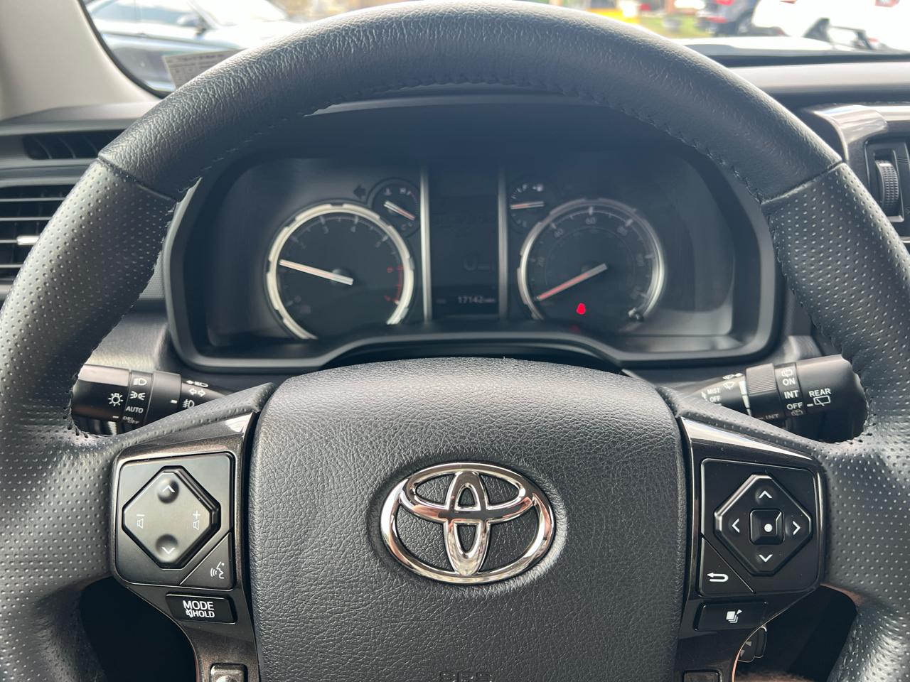 Toyota 4Runner TRD Pro 4WD (Natl) 2023