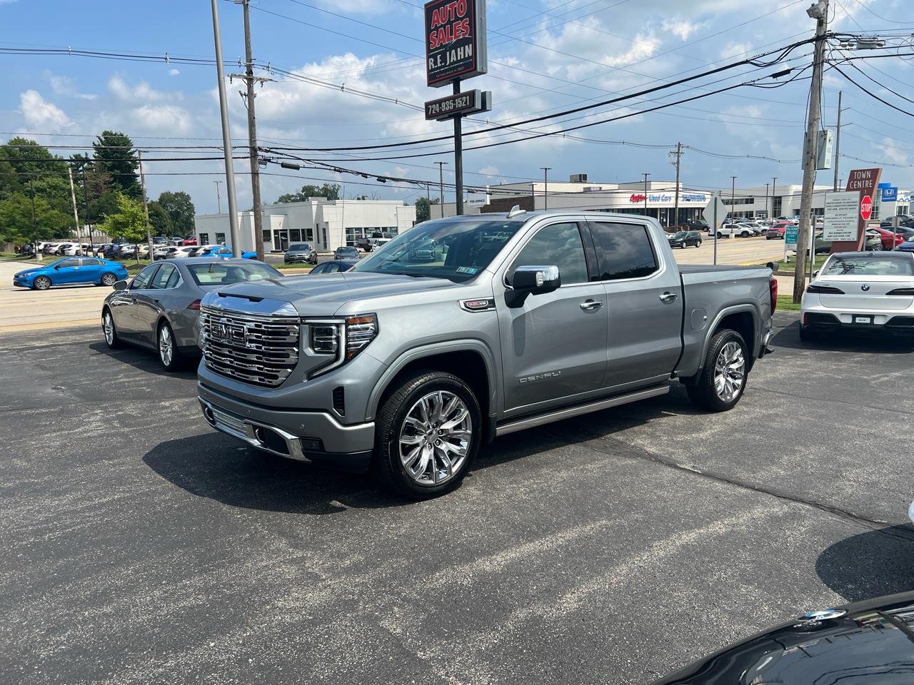 GMC Sierra 1500 4WD Crew Cab 147" Denali 2025