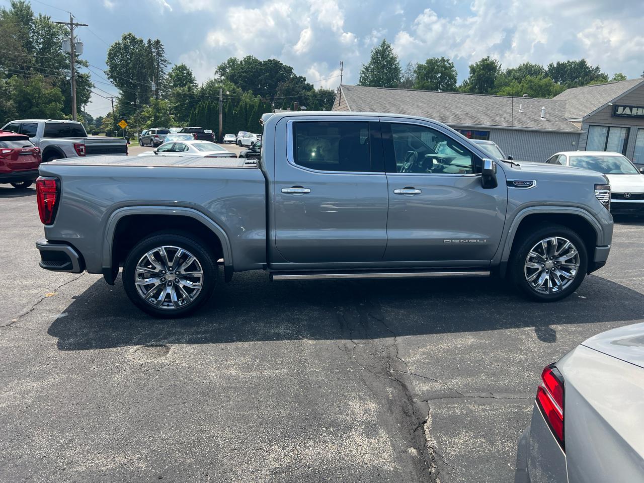 GMC Sierra 1500 4WD Crew Cab 147" Denali 2025