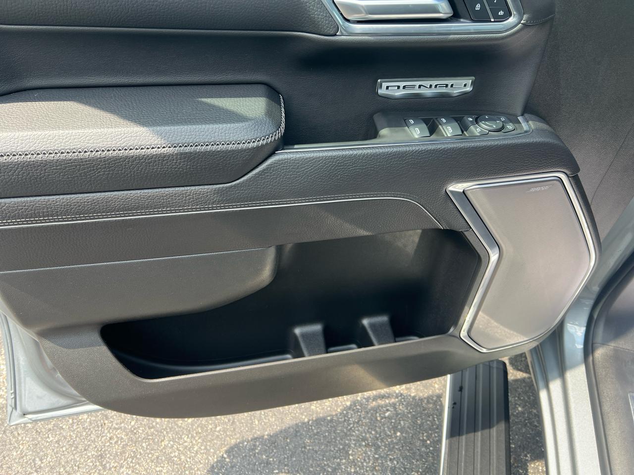 GMC Sierra 1500 4WD Crew Cab 147" Denali 2025