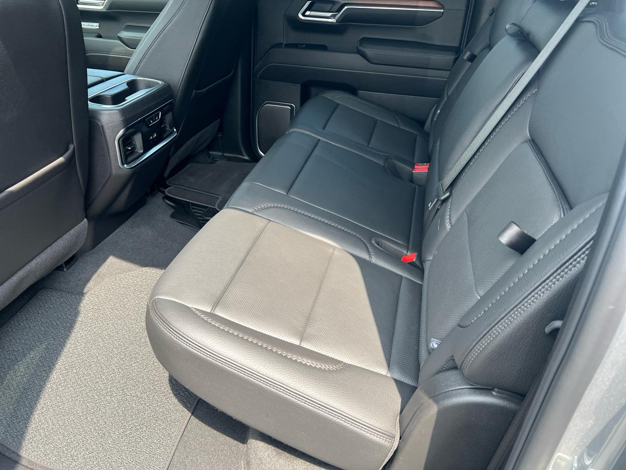 GMC Sierra 1500 4WD Crew Cab 147" Denali 2025