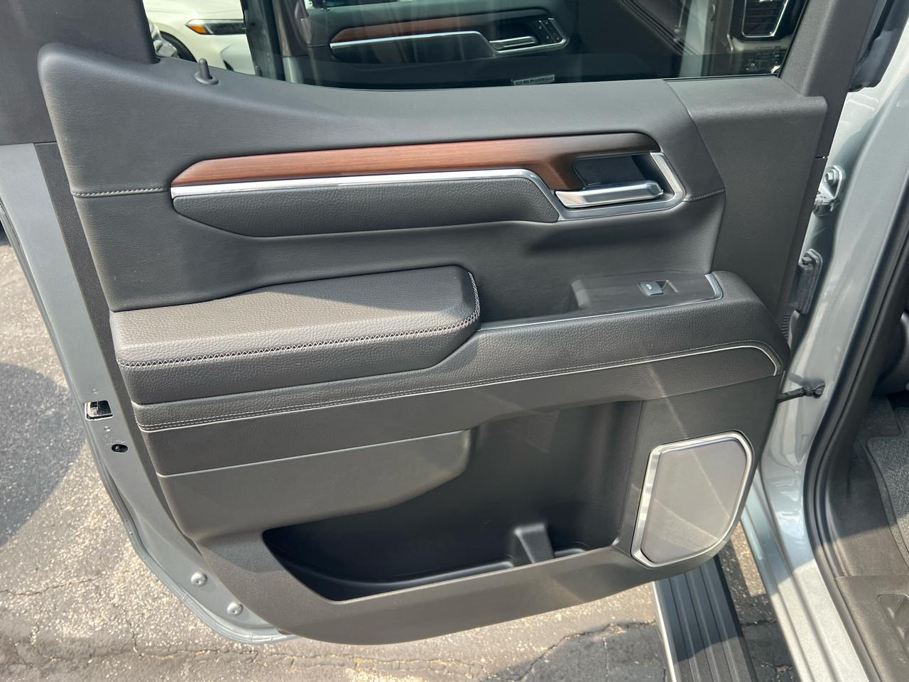 GMC Sierra 1500 4WD Crew Cab 147" Denali 2025