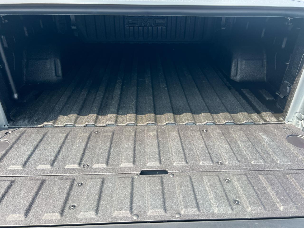 GMC Sierra 1500 4WD Crew Cab 147" Denali 2025