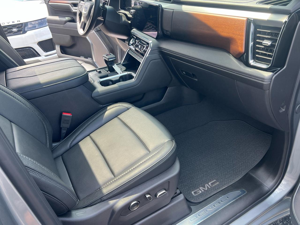GMC Sierra 1500 4WD Crew Cab 147" Denali 2025