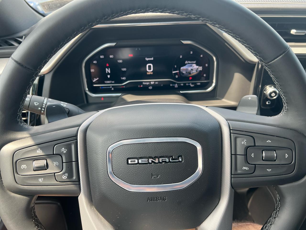 GMC Sierra 1500 4WD Crew Cab 147" Denali 2025