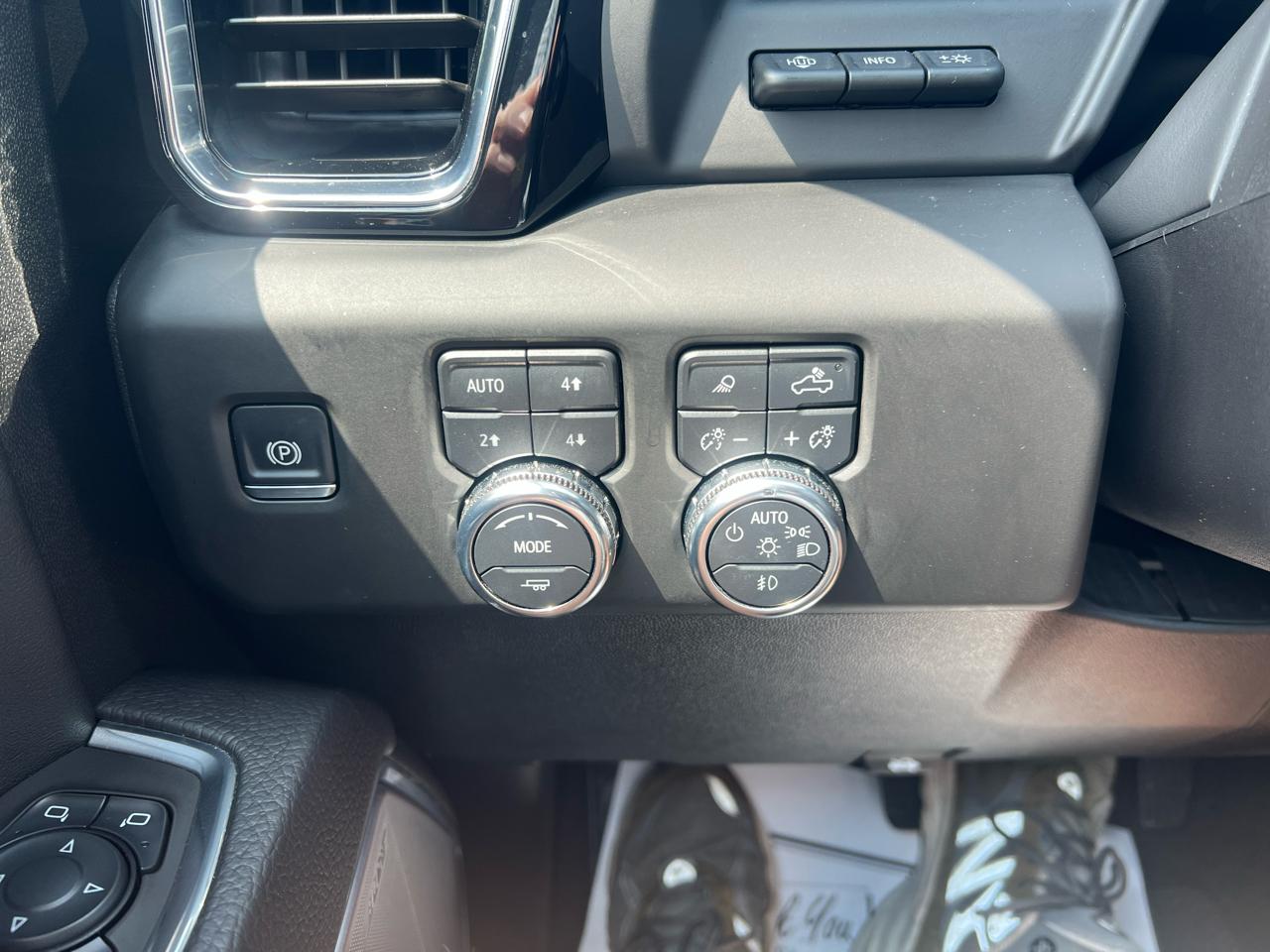 GMC Sierra 1500 4WD Crew Cab 147" Denali 2025