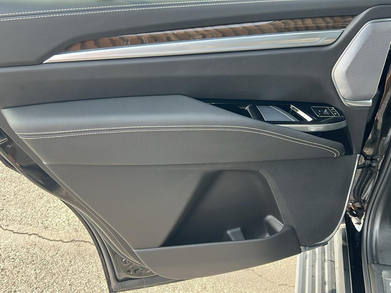 Cadillac Escalade 4WD 4dr Sport Platinum 2025