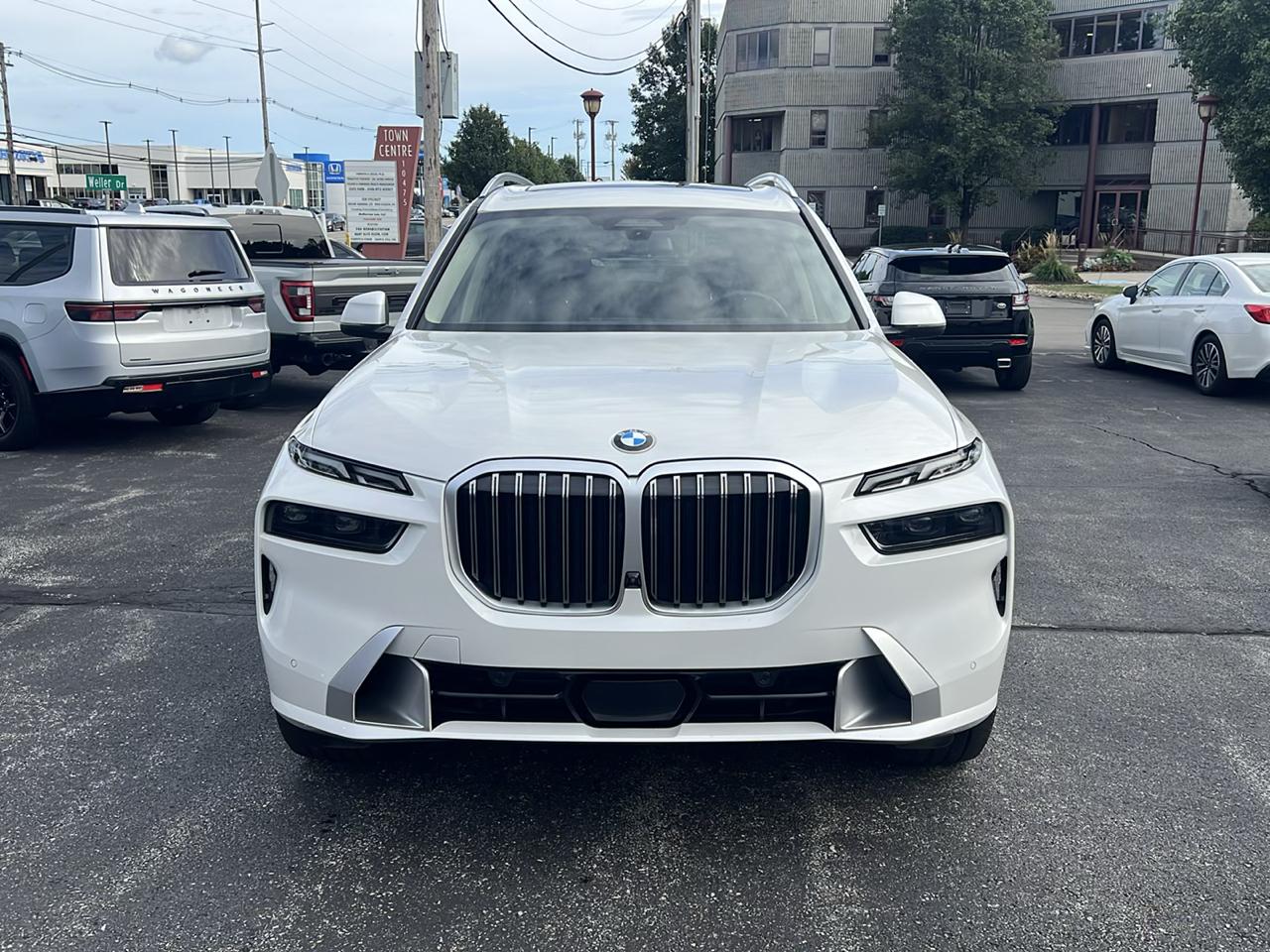 BMW X7 xDrive40i Sports Activity Vehicle 2024
