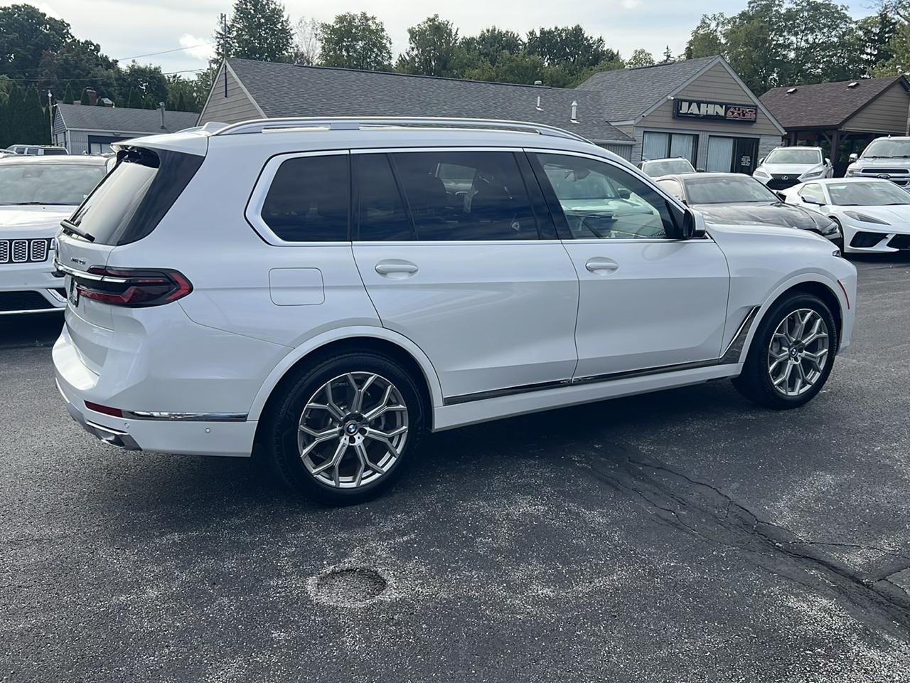 BMW X7 xDrive40i Sports Activity Vehicle 2024