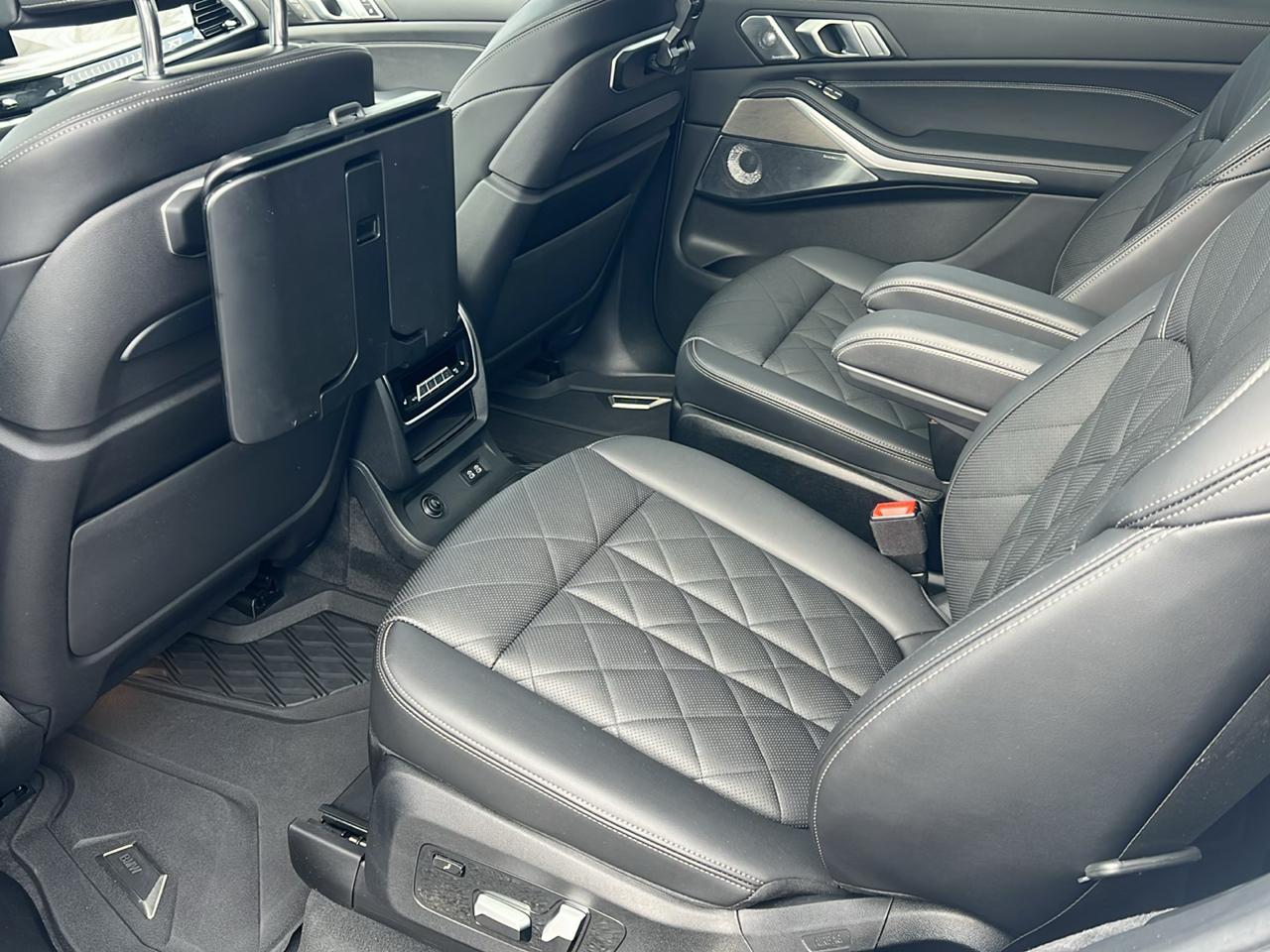 BMW X7 xDrive40i Sports Activity Vehicle 2024