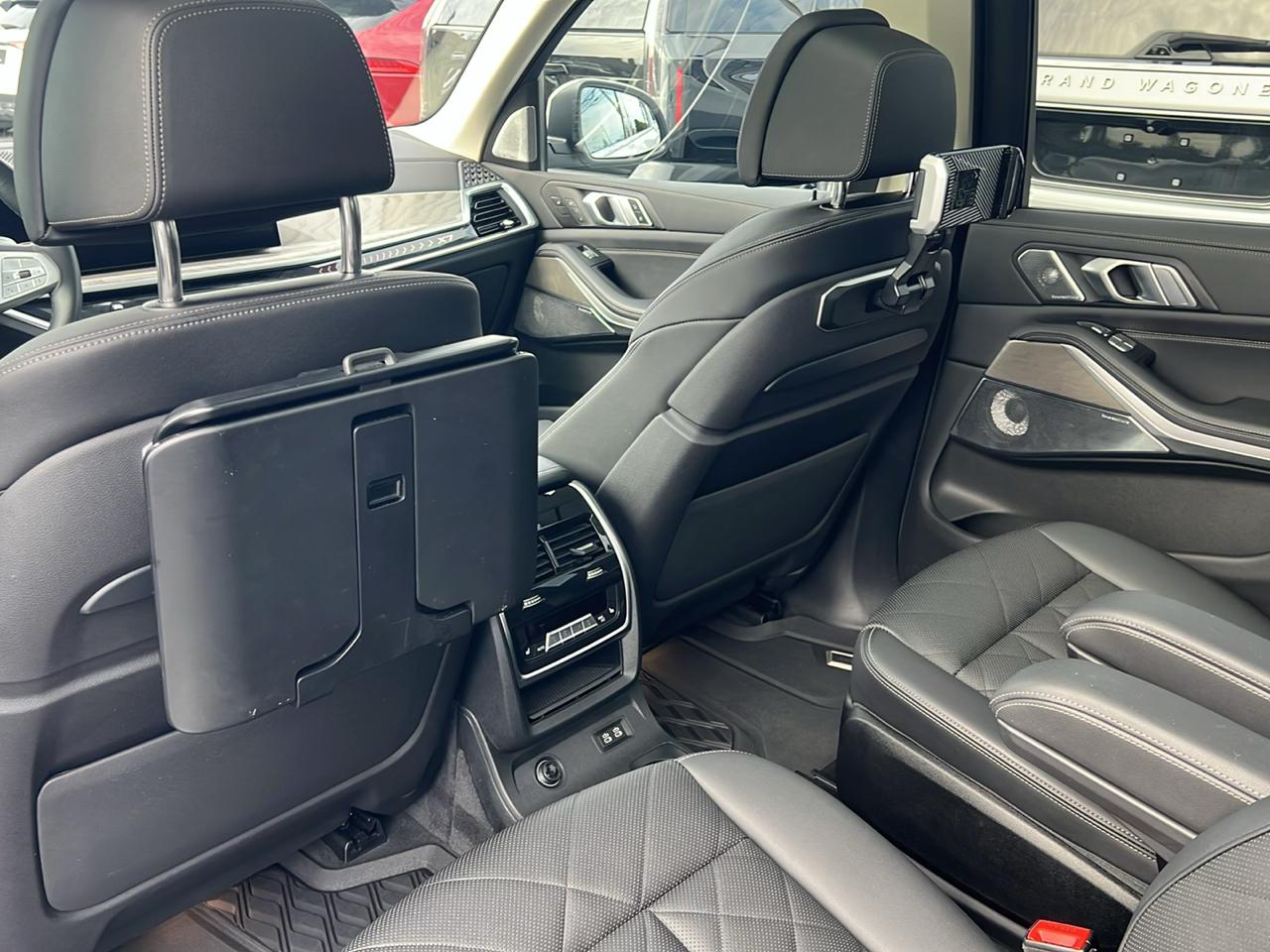 BMW X7 xDrive40i Sports Activity Vehicle 2024