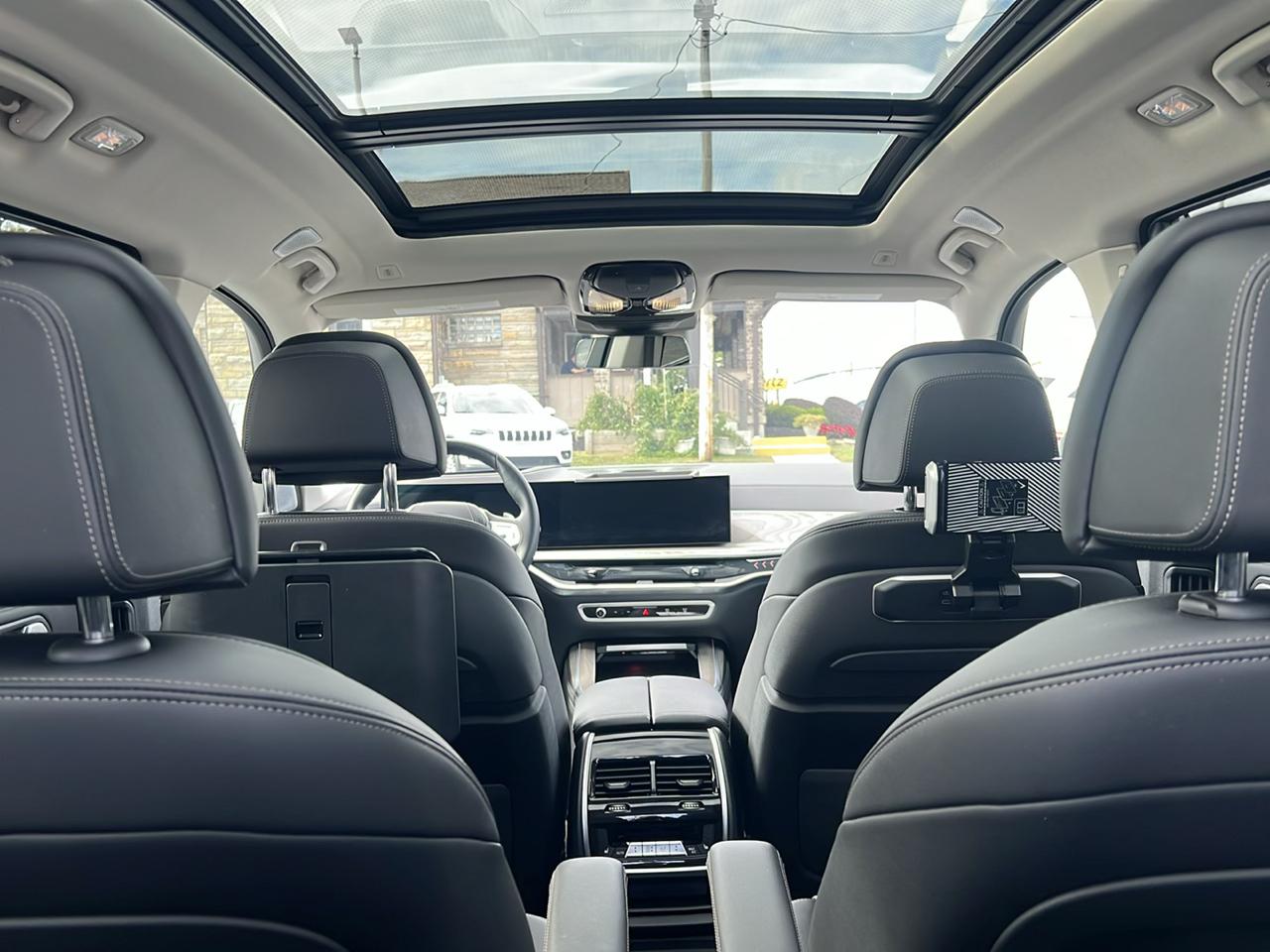 BMW X7 xDrive40i Sports Activity Vehicle 2024