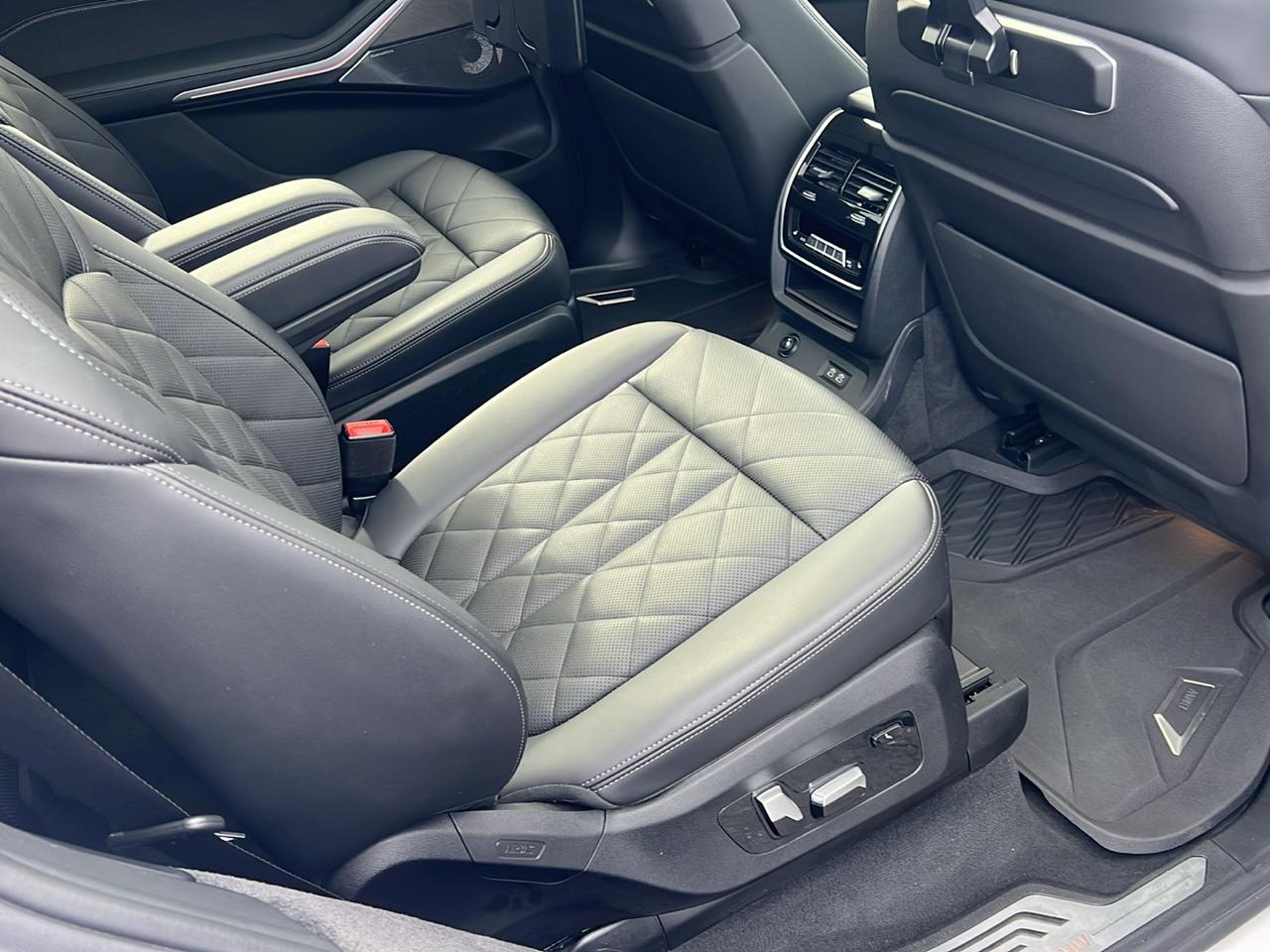 BMW X7 xDrive40i Sports Activity Vehicle 2024