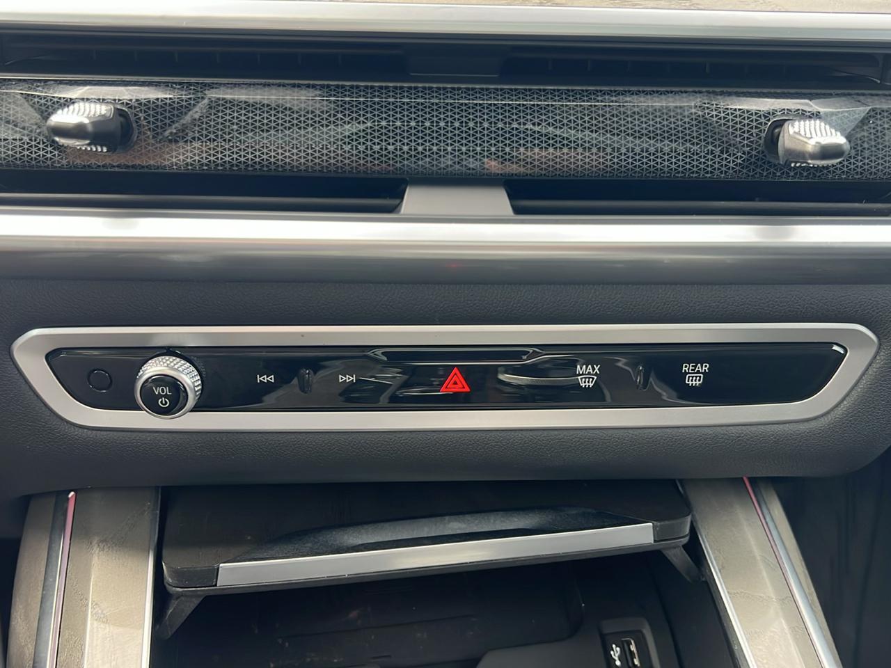 BMW X7 xDrive40i Sports Activity Vehicle 2024