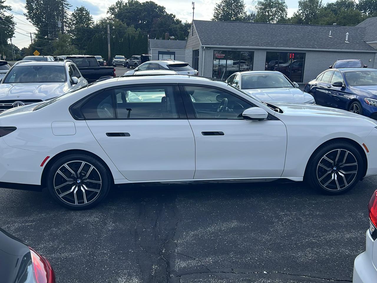 BMW 7 Series 760i xDrive Sedan 2023