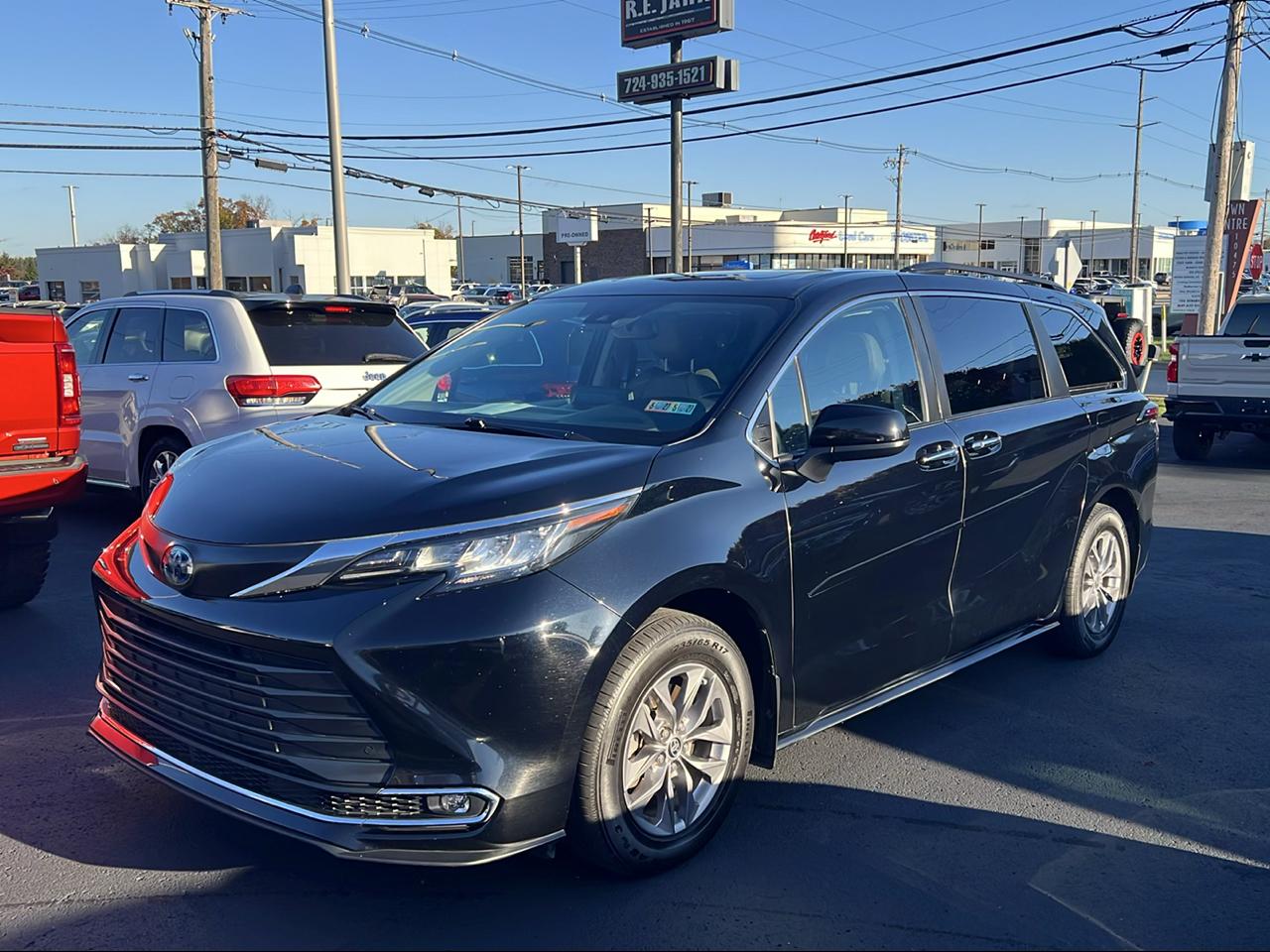 Toyota Sienna XLE 7-Passenger AWD 2023