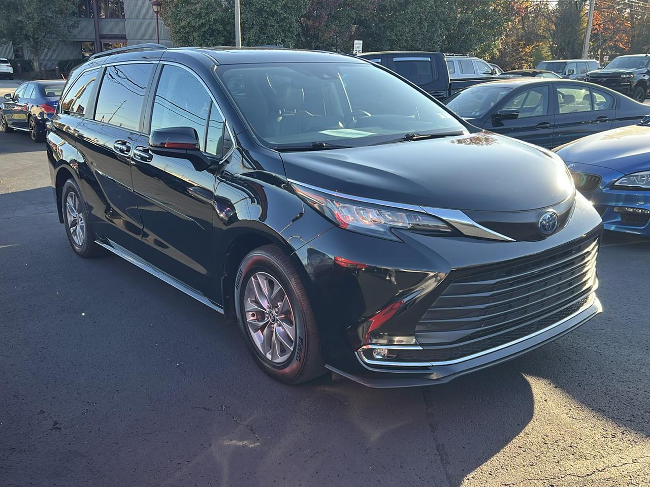 Toyota Sienna XLE 7-Passenger AWD 2023