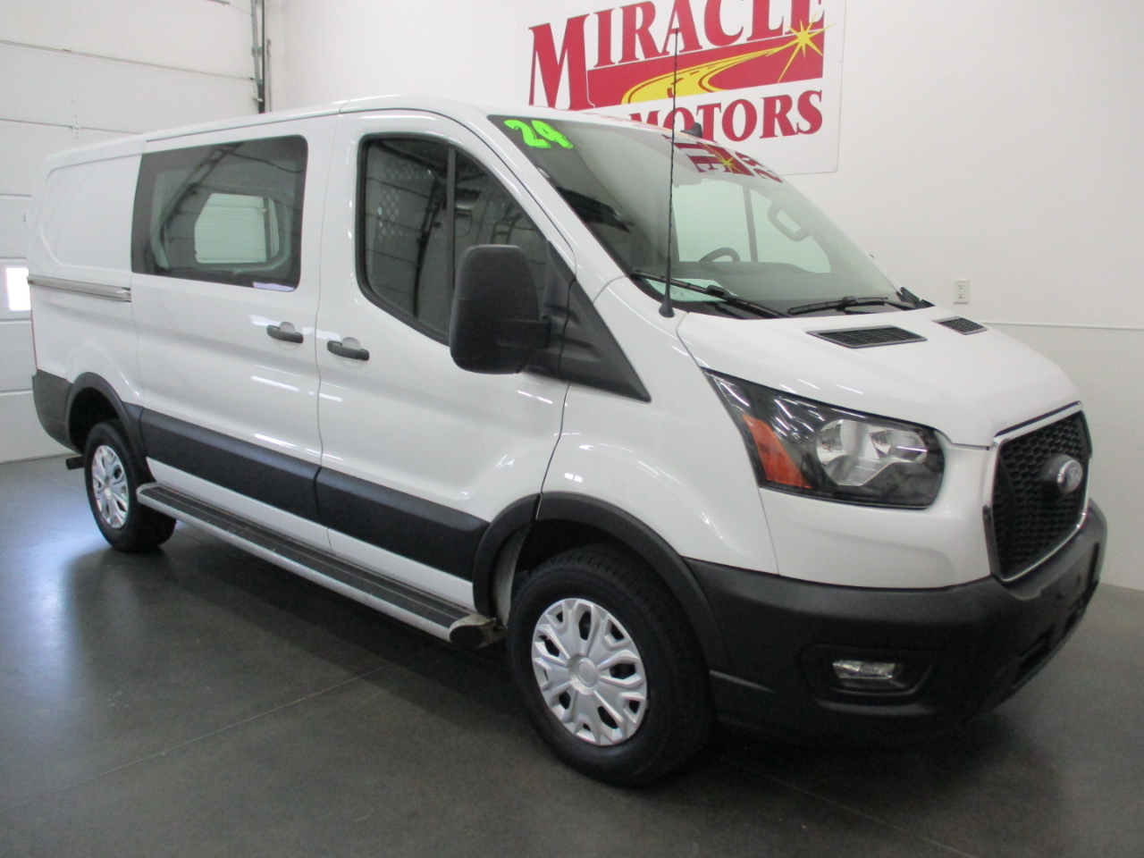 2024 Ford Transit Cargo Van T-250 130" Low Rf 9070 GVWR RWD