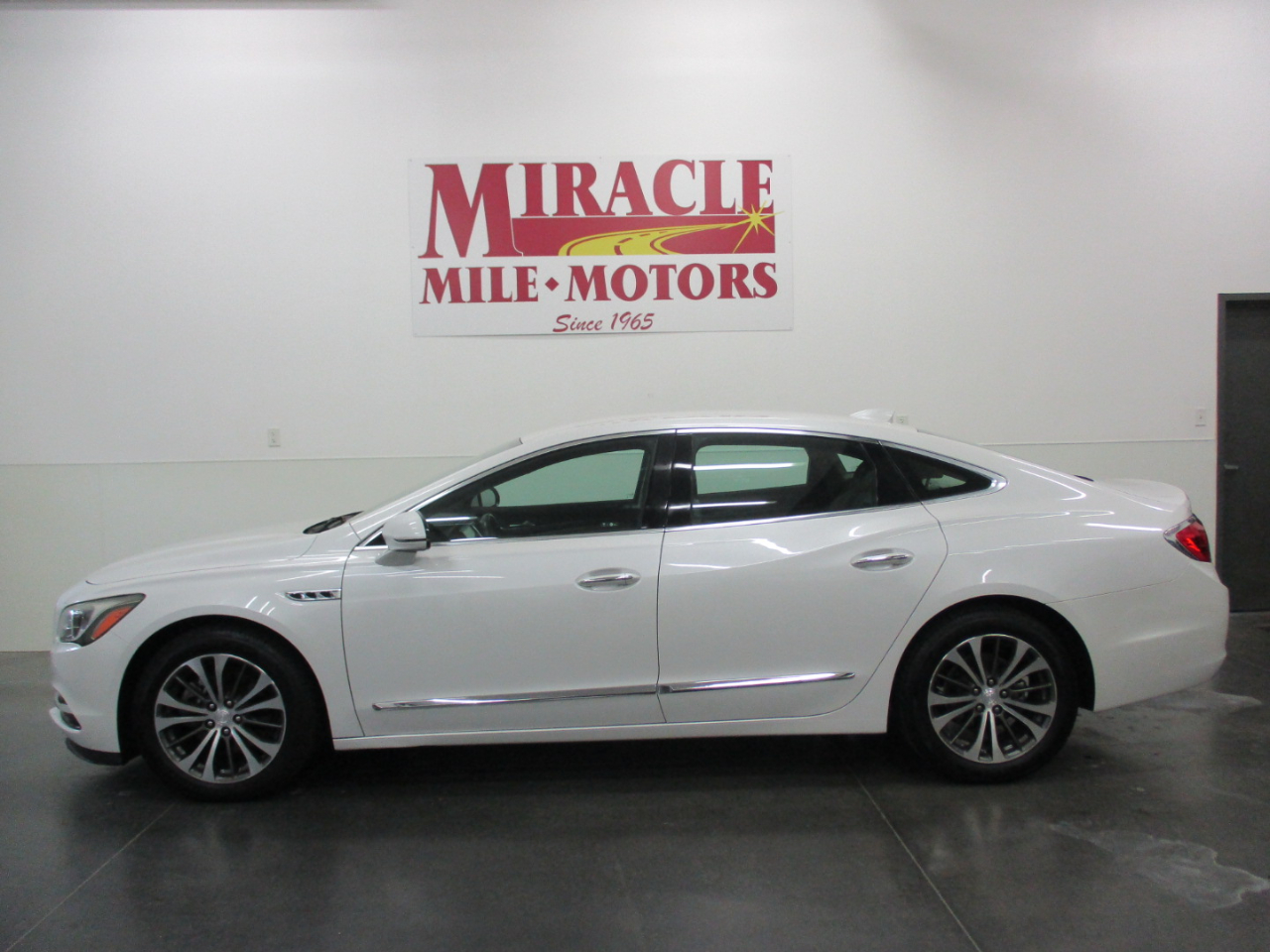 2017 Buick LaCrosse Preferred photo 2