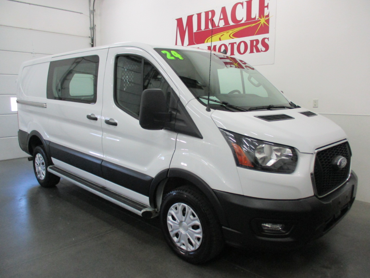 2024 Ford Transit Cargo Van T-250 130" Low Rf 9070 GVWR RWD