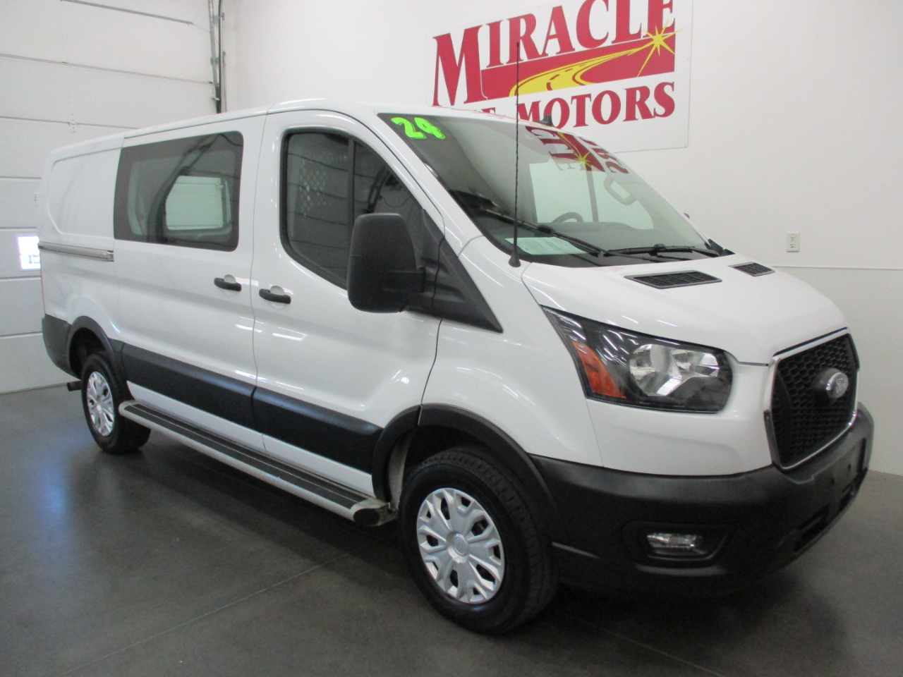 2024 Ford Transit Cargo Van T-250 130" Low Rf 9070 GVWR RWD