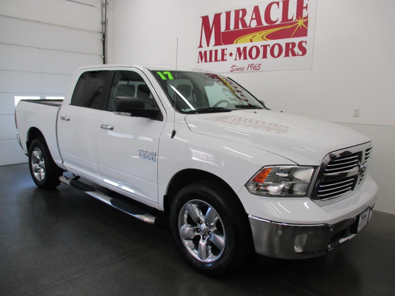 2017 RAM 1500 Big Horn 4x4 Crew Cab 5'7" Box