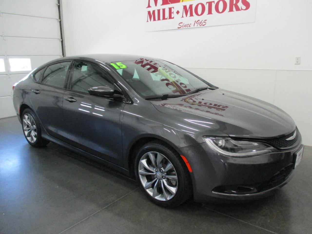 2015 Chrysler 200 4dr Sdn S AWD